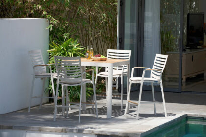 Bargrupp portals 95 cm + 4 barstolar - vit/teak