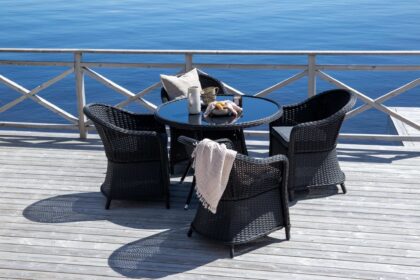 Matgrupp utomhus oscar rund Ø104cm + 4 matstolar utomhus svart - venture home