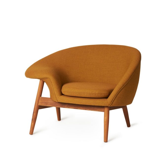 Warm nordic fried egg fåtölj tyg canvas 424 dark ochre, oljade teakben