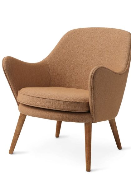 Warm nordic dwell loungestol tyg sprinkles 254 latte, ben i rökt ek