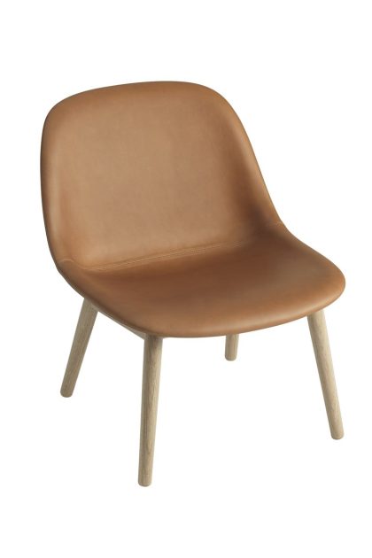 Muuto fiber lounge stol med ekben refine leather cognac