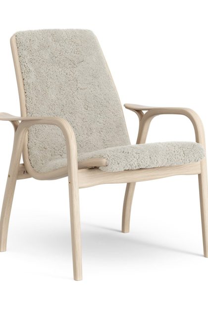 Swedese laminett fåtölj vitpigmenterad ek/fårskinn moonlight (beige)