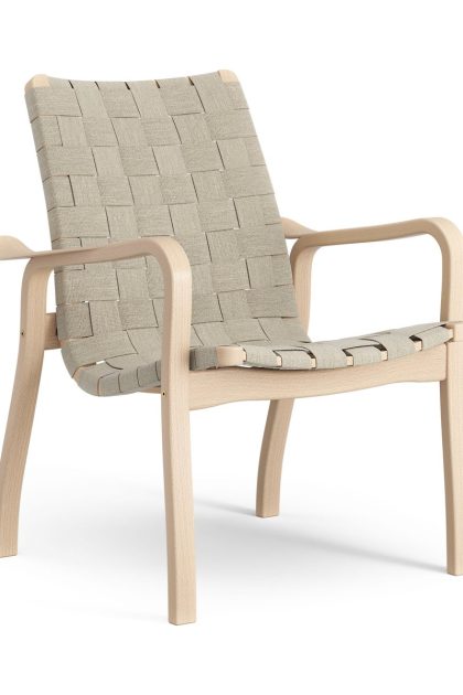 Swedese primo fåtölj låg lackad bok natur