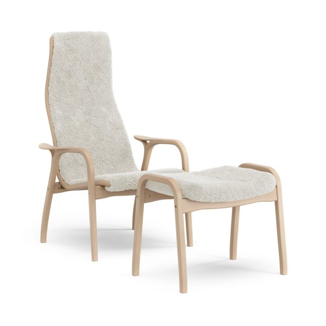 Swedese lamino fåtölj och fotpall lackad bok/fårskinn offwhite (vit)