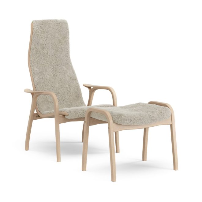 Swedese lamino fåtölj och fotpall lackad bok/fårskinn moonlight (beige)