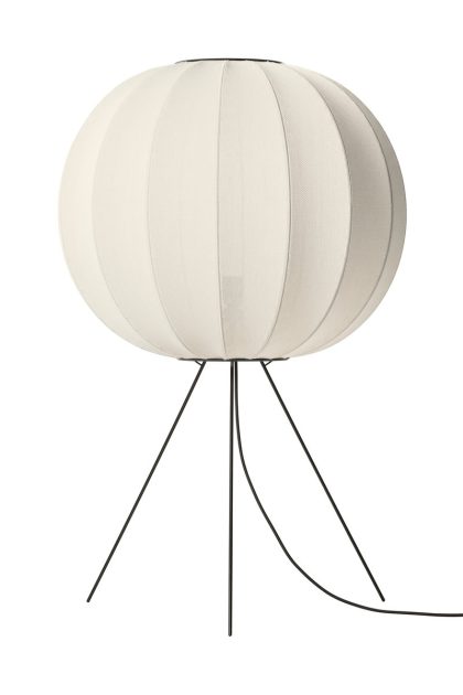 Made by hand knit-wit 60 round medium golvlampa pearl white