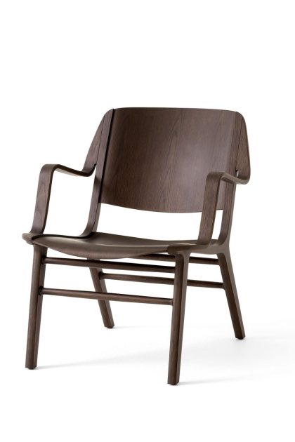 &tradition ax hm11 lounge chair med armstöd dark stained oak