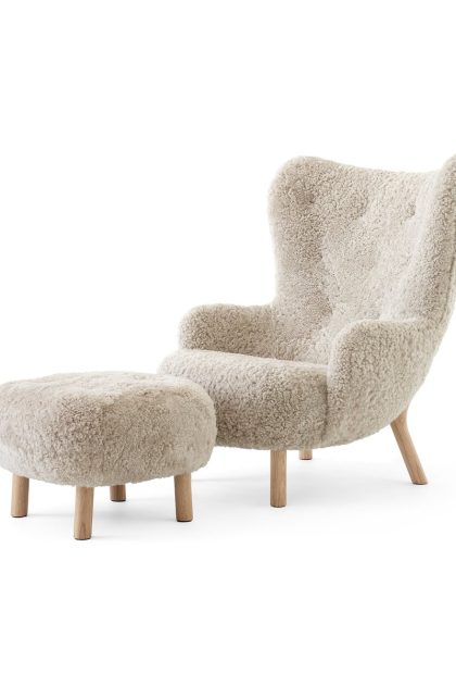 &tradition petra vb3 high fåtölj inkl. pouf atd1 oljad ek-sheepskin moonlight