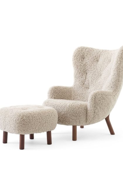 &tradition petra vb3 high fåtölj inkl. pouf atd1 oljad valnöt-sheepskin moonlight