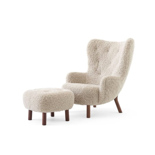 &tradition petra vb3 high fåtölj inkl. pouf atd1 oljad valnöt-sheepskin moonlight