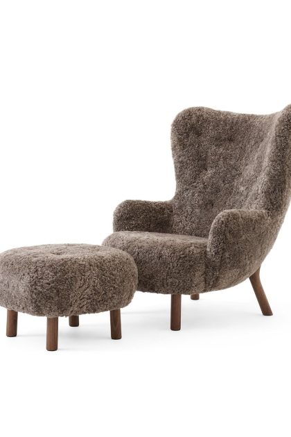 &tradition petra vb3 high fåtölj inkl. pouf atd1 oljad valnöt-sheepskin sahara