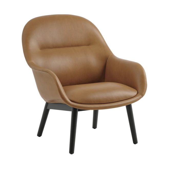 Muuto fiber lounge fåtölj med ekben refine leather cognac-black
