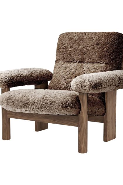 Audo copenhagen brasilia fåtölj walnut-sahara sheepskin curly