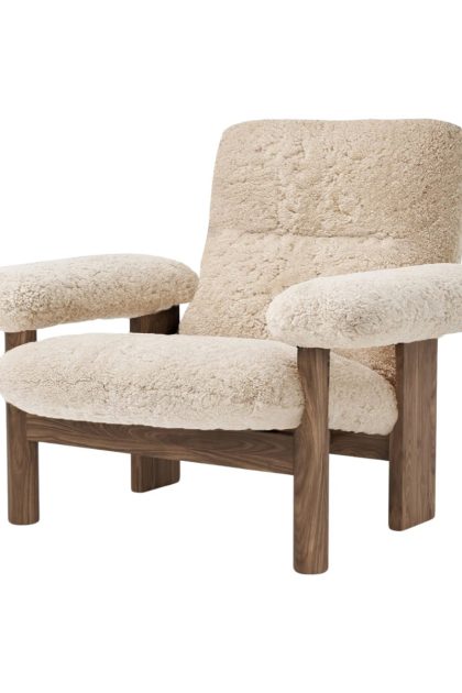 Audo copenhagen brasilia fåtölj walnut-nature sheepskin curly