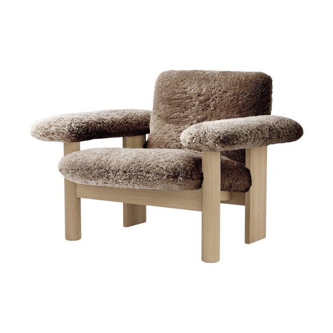 Audo copenhagen brasilia fåtölj low back natural oak-sahara sheepskin curly