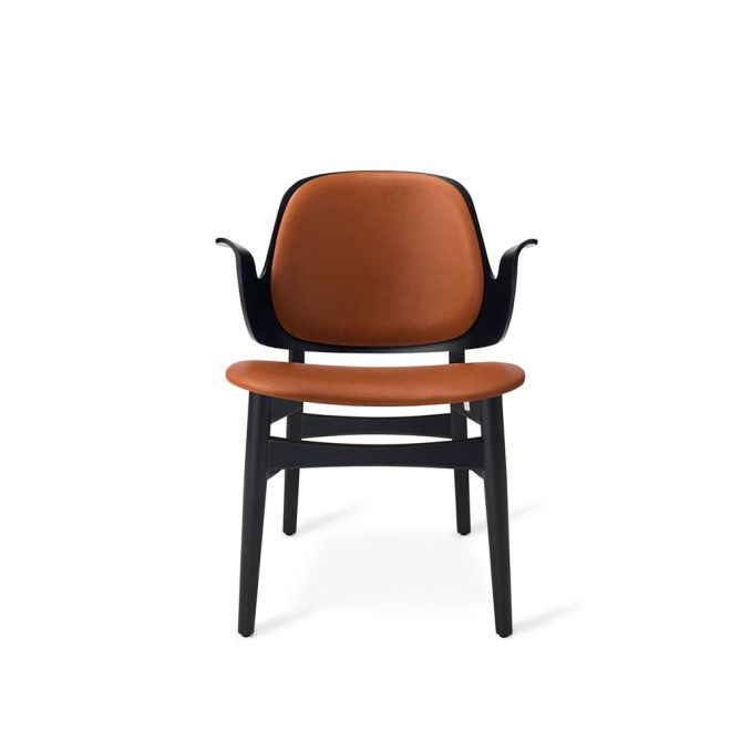 Warm nordic gesture loungestol läder sevilla 4001 black, svartlackat bokstativ