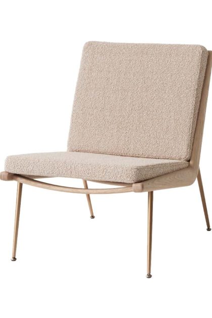 &tradition boomerang hm1 fåtölj tyg karakorum 003 beige, vitoljade ekben