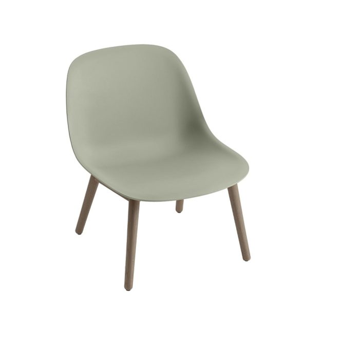 Muuto fiber loungestol wood base dusty green, mörkbrunbetsade ben