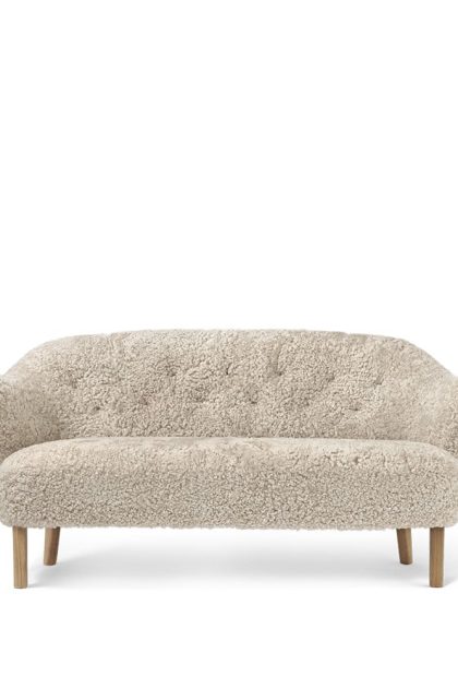 Audo copenhagen ingeborg 2,5-sits soffa fårskinn moonlight, ben ek natur