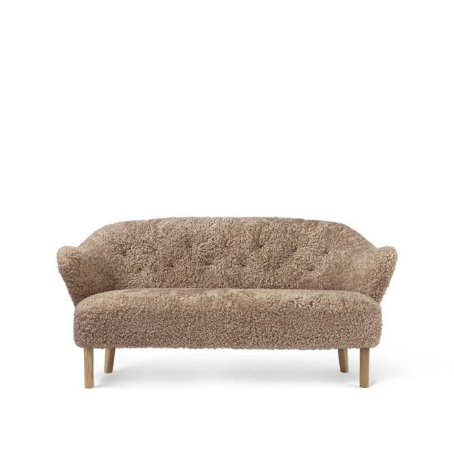 Audo copenhagen ingeborg 2,5-sits soffa fårskinn sahara, ben ek natur