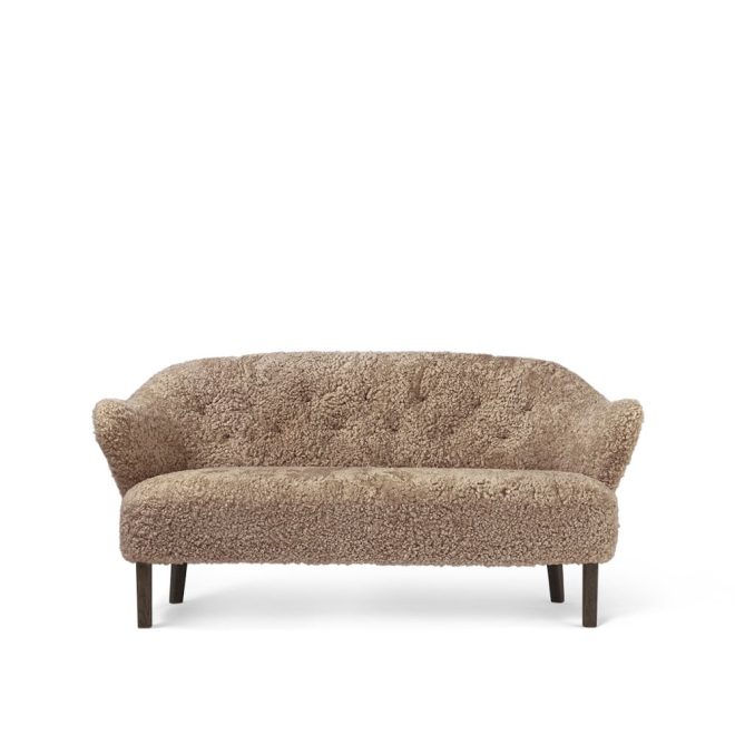Audo copenhagen ingeborg 2,5-sits soffa fårskinn sahara, ben ek rökt