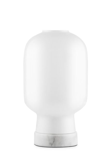 Normann copenhagen amp bordslampa vit