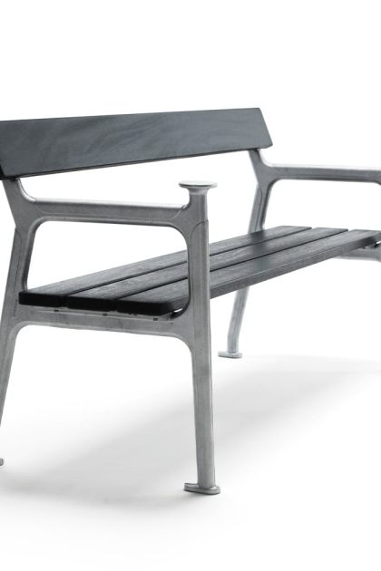 Byarums bruk vilamoura soffa mahogny svart lasyr, rå aluminiumstativ